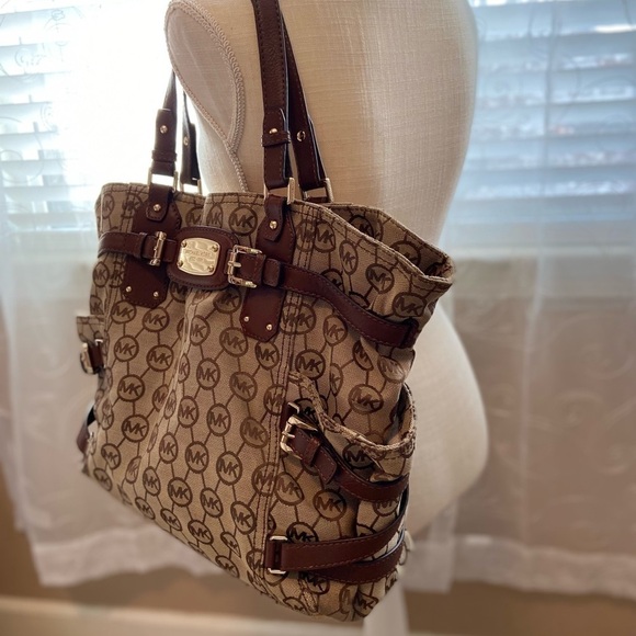 Michael Kors Gansevoort Monogram Canvas Large Tote - Picture 3 of 14